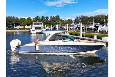 Chris-Craft Launch 35 GT