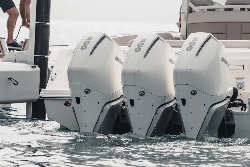 380 Outrage Yacht Photos Pics 