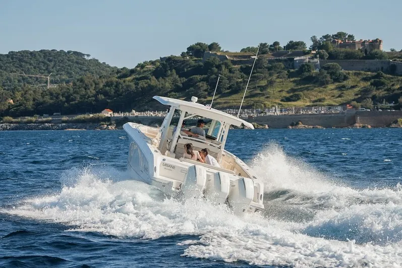 380 Outrage Yacht Photos Pics 