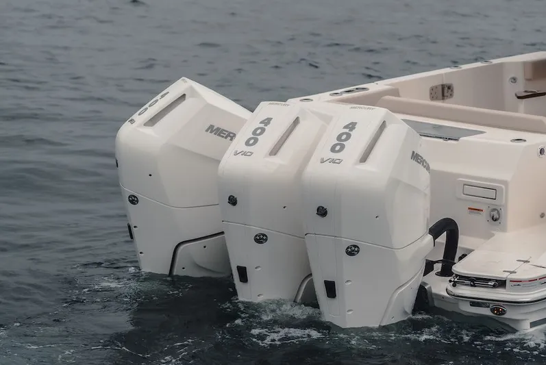 380 Outrage Yacht Photos Pics 