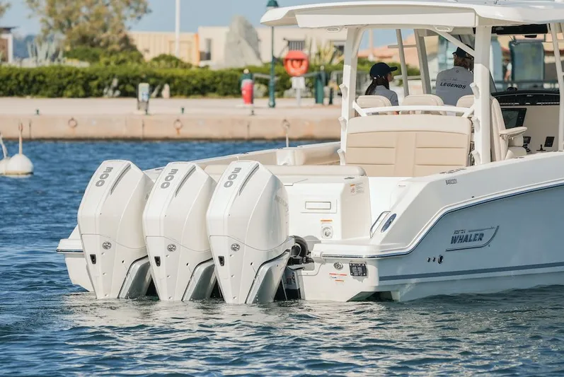 380 Outrage Yacht Photos Pics 