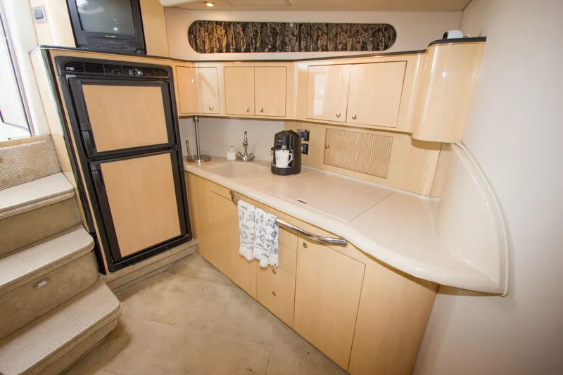 Makai Yacht Photos Pics 