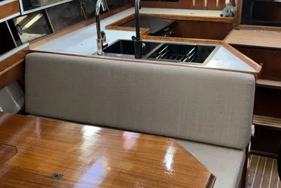 1984 Hunter Marine Legends 34