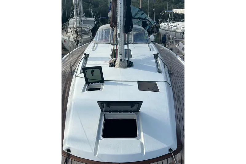 Deiopea Yacht Photos Pics Italia Yachts IY13.98 sailboat deck, 2013 model, with open hatches and sleek design.