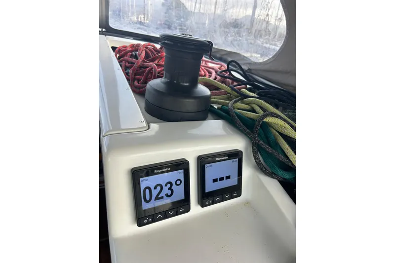 Deiopea Yacht Photos Pics Italia Yachts IY13.98 cockpit with Raymarine displays and colorful ropes, 2013 model.