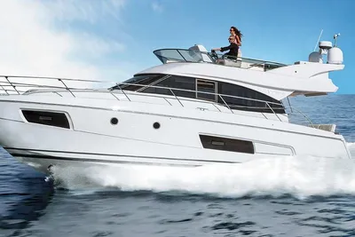 Bavaria Virtess 420 Coupe or Fly Bridge