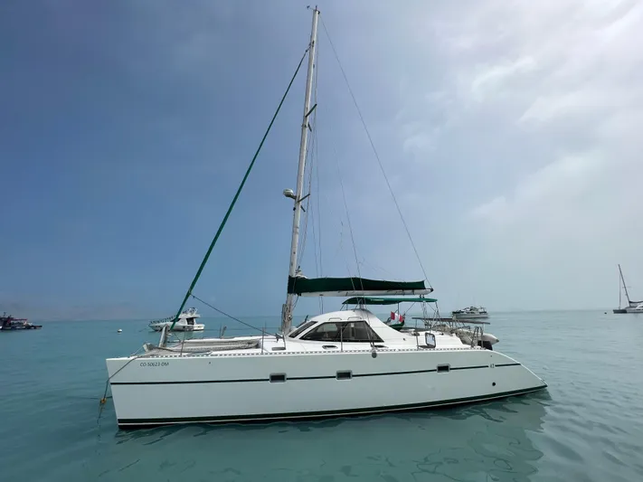 Pampero Yacht Photos Pics 1994 Lagoon 42 TPI