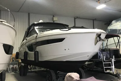 Cruisers Yachts 38 GLS