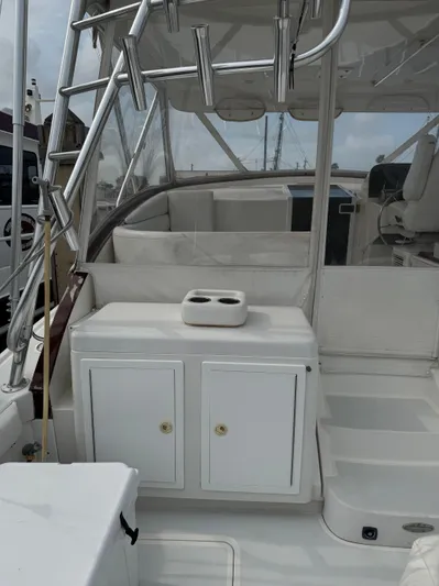 Pandemonium Yacht Photos Pics 2000 Liberty 42 Express boat interior with white cabinetry and seating area.