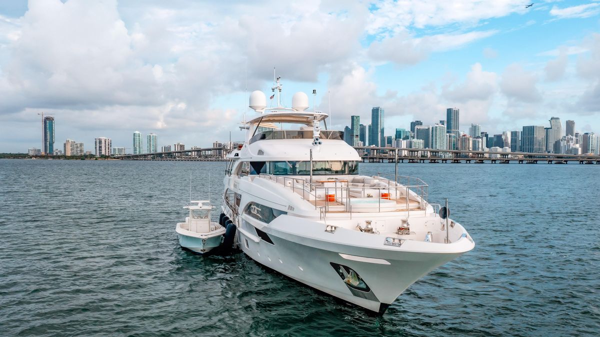 2012 Benetti 131 