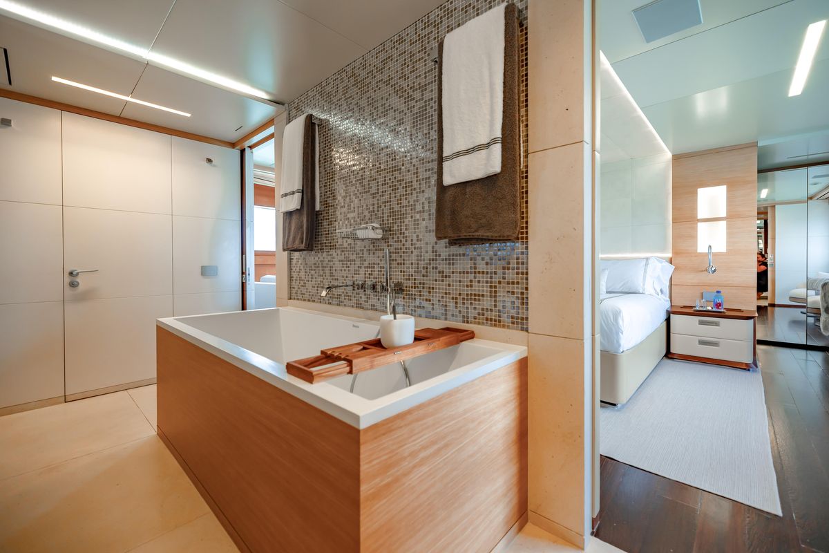 2012 Benetti 131 