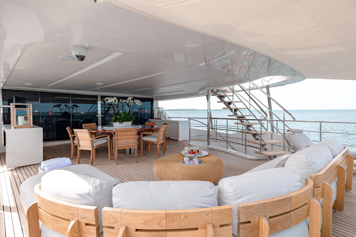 2012 Benetti 131 