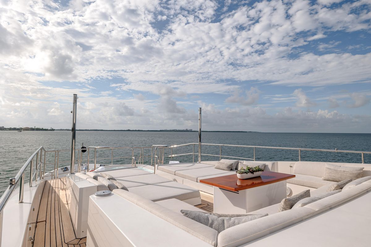 2012 Benetti 131 