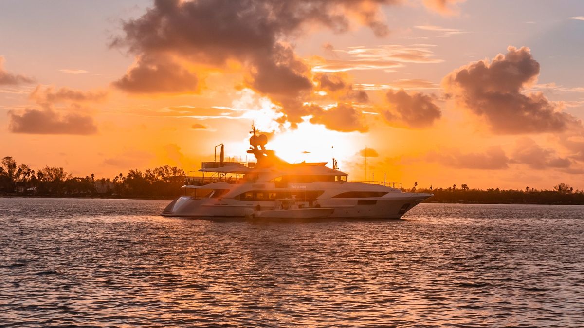 2012 Benetti 131 