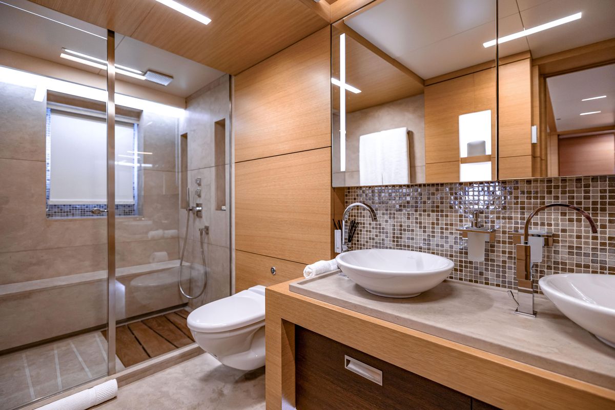 2012 Benetti 131 