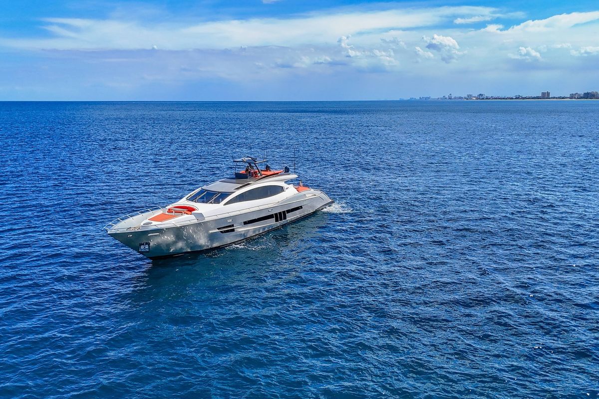 2010 Lazzara 92 