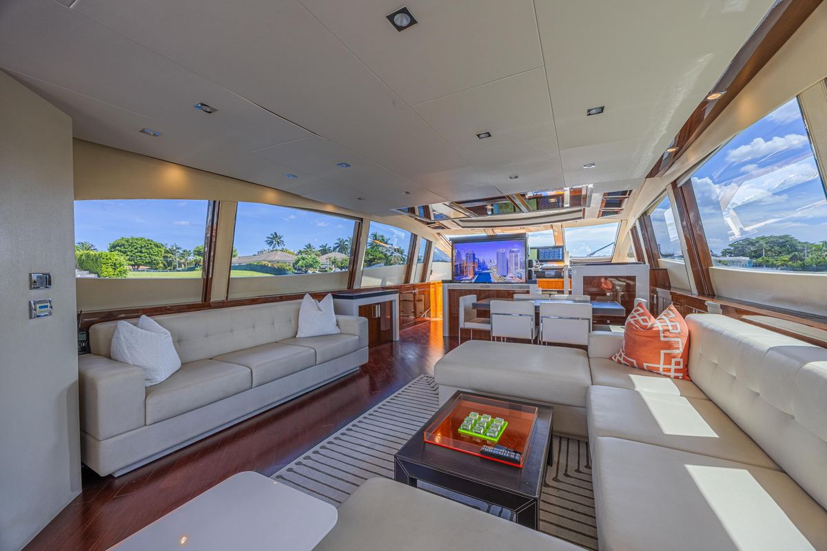 2010 Lazzara 92 