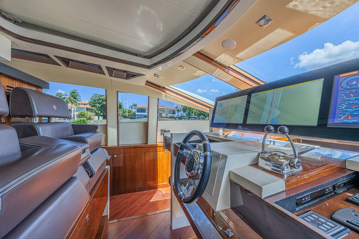 2010 Lazzara 92 