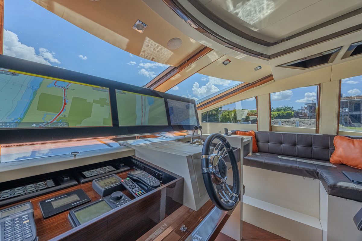 2010 Lazzara 92 