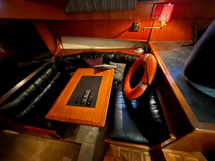 Loose Wire Yacht Photos Pics 