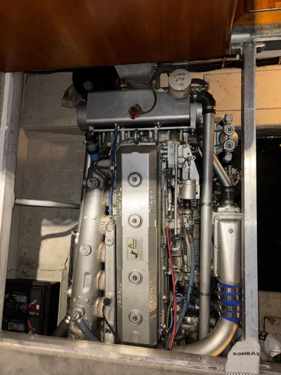 Loose Wire Yacht Photos Pics 