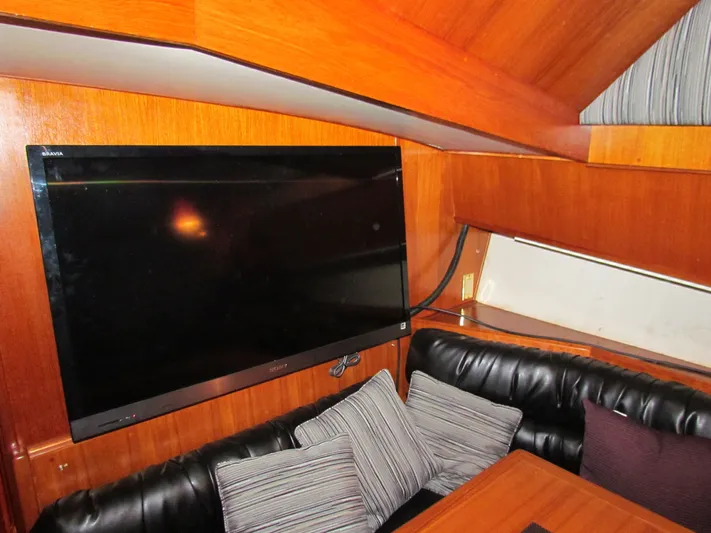 Loose Wire Yacht Photos Pics 