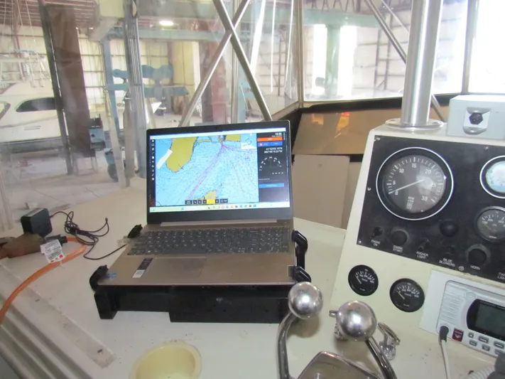 Loose Wire Yacht Photos Pics 