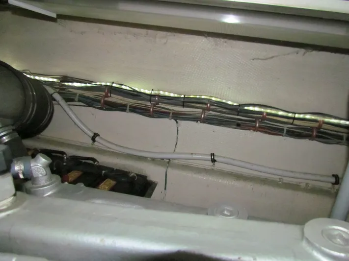 Loose Wire Yacht Photos Pics 