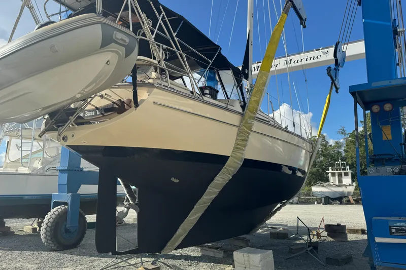 Buena Vida Yacht Photos Pics Island Packet 380 sailboat from 2000 being lifted at a marina.