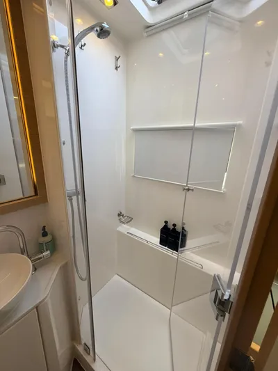 Grace Yacht Photos Pics Modern shower in a 2022 Aquila 54 yacht.