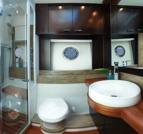 Sea & Ski Yacht Photos Pics Master Head