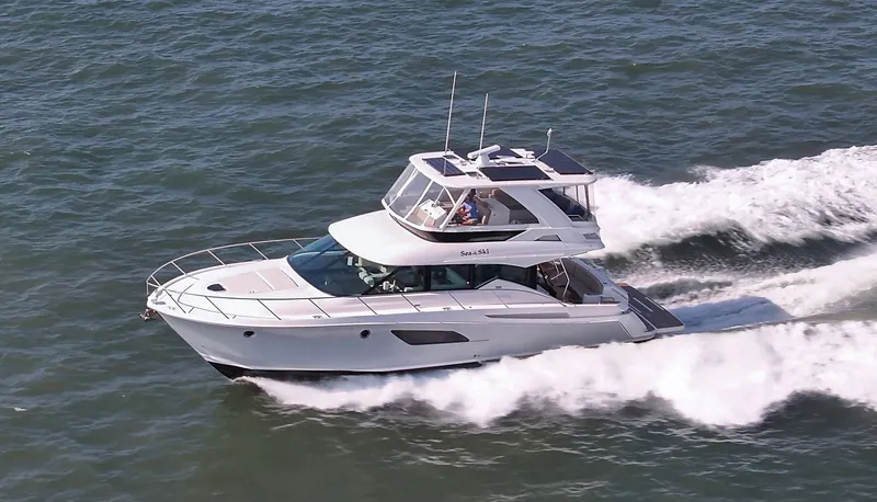 Sea & Ski Yacht Photos Pics Port Side Profile (underway)