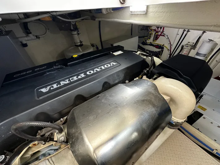 Sea & Ski Yacht Photos Pics 