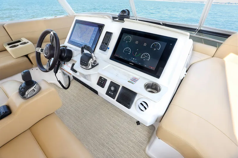 Sea & Ski Yacht Photos Pics Flybridge Nav Controls
