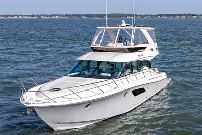 Tiara Yachts F53 Flybridge