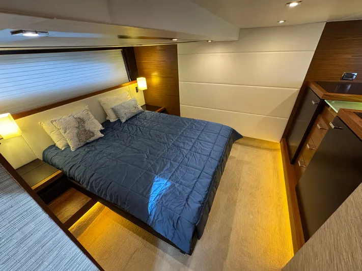 Sea & Ski Yacht Photos Pics Master Cabin