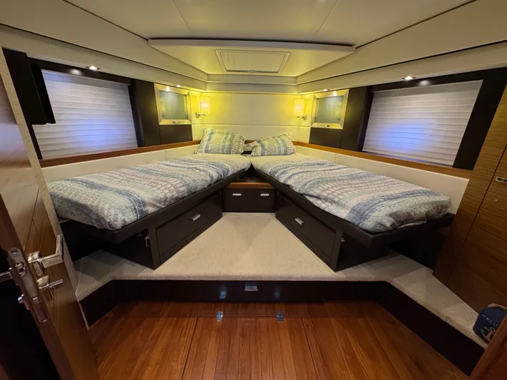 Sea & Ski Yacht Photos Pics Forward Cabin