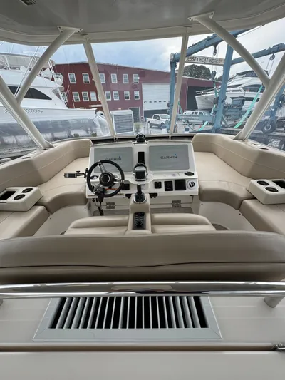 Sea & Ski Yacht Photos Pics Flybridge Helm