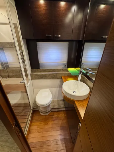 Sea & Ski Yacht Photos Pics Master Head