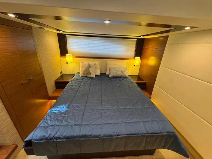 Sea & Ski Yacht Photos Pics Master Cabin Bunk