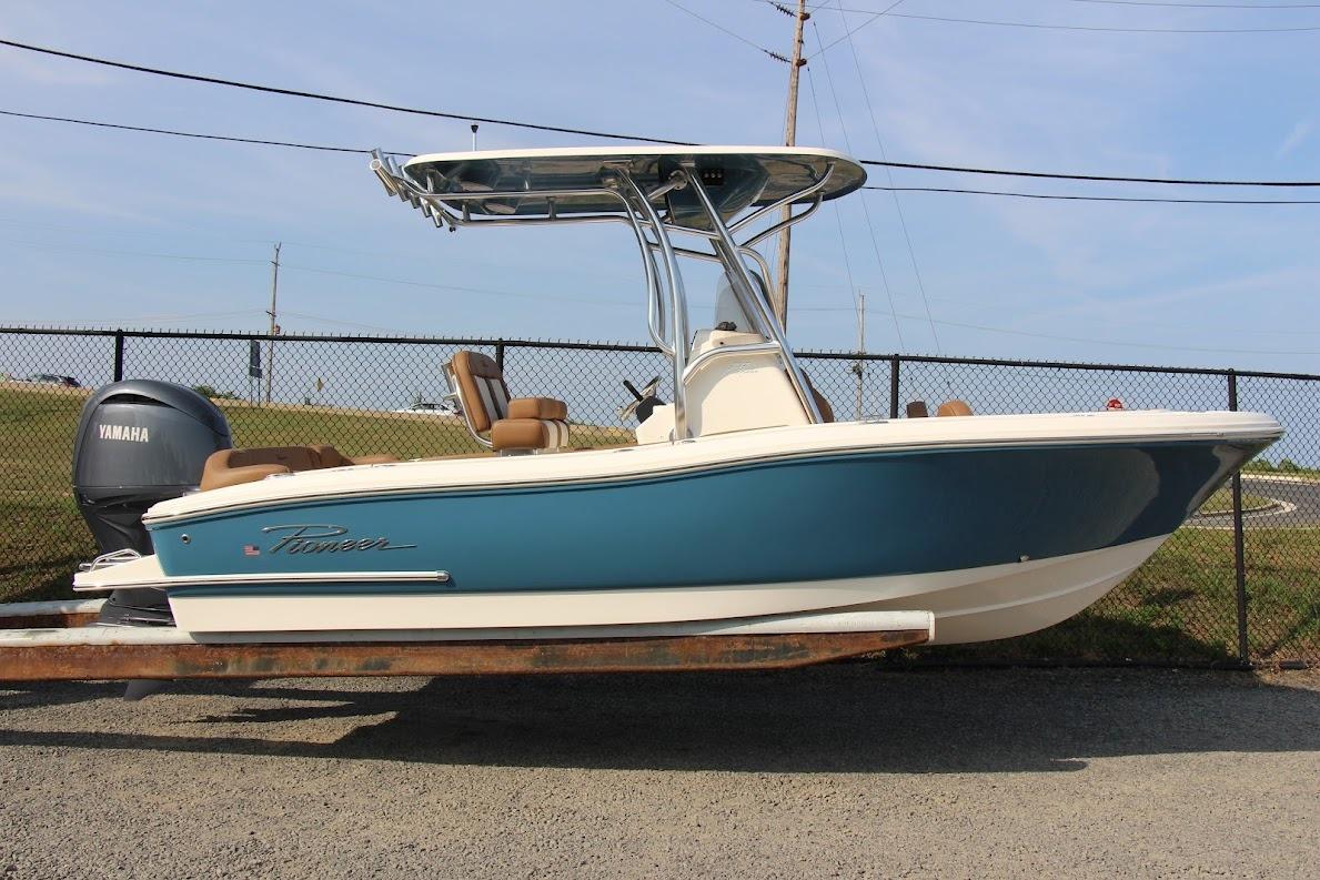 Pioneer 202 Islander