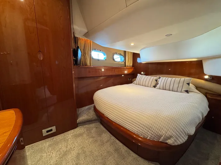  Yacht Photos Pics Luxurious cabin interior of 2005 Viking Princess 50 Flybridge yacht with cozy bed.