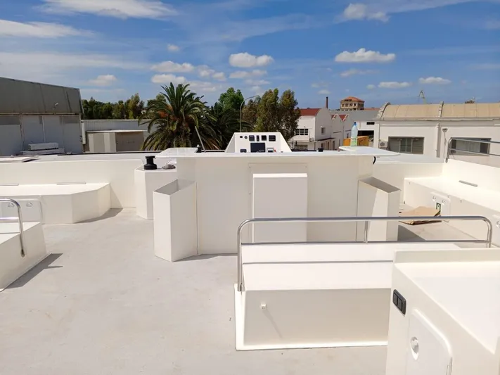 Yacht Photos Pics Rooftop view of Squalt Marine CK 80 yacht, 2025 model, under clear blue sky.