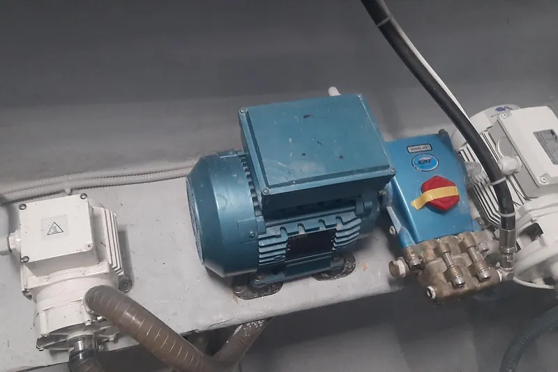  Yacht Photos Pics Marine engine compartment featuring Squalt Marine CK 80, 2025 model, with blue motor and control panel.