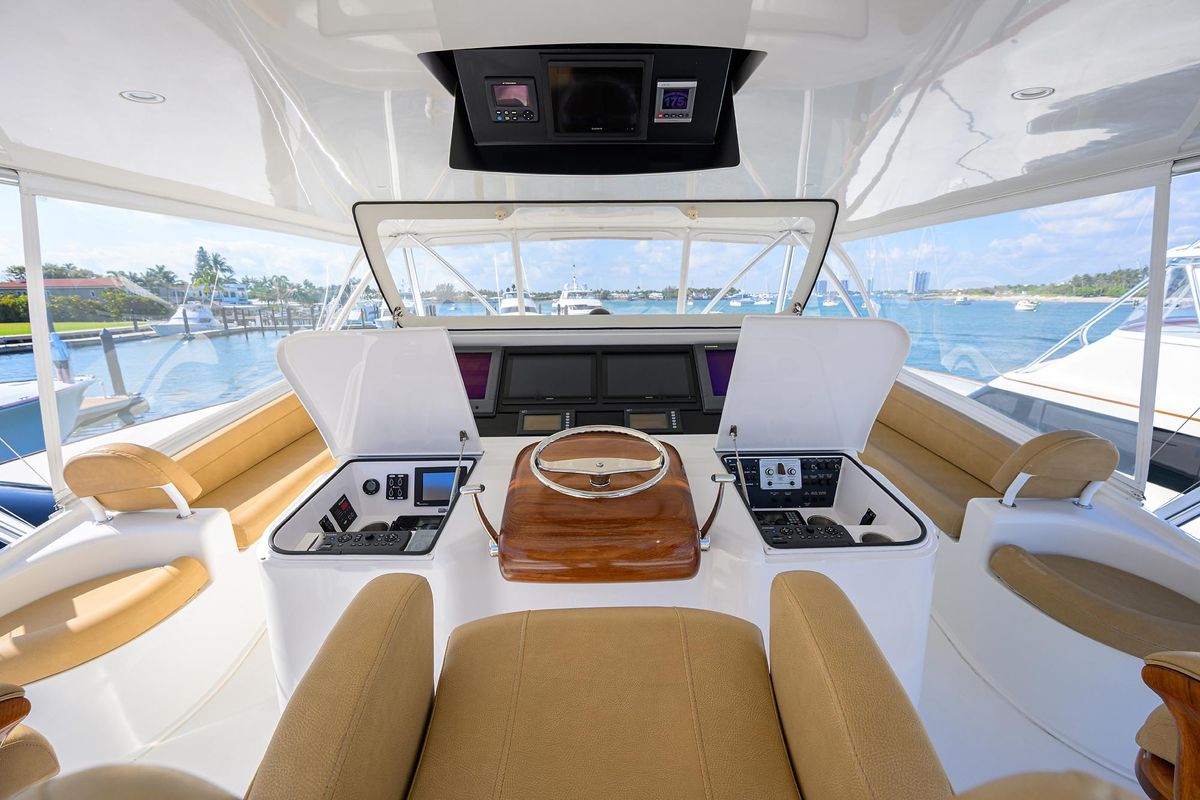 2013 Viking 82 
