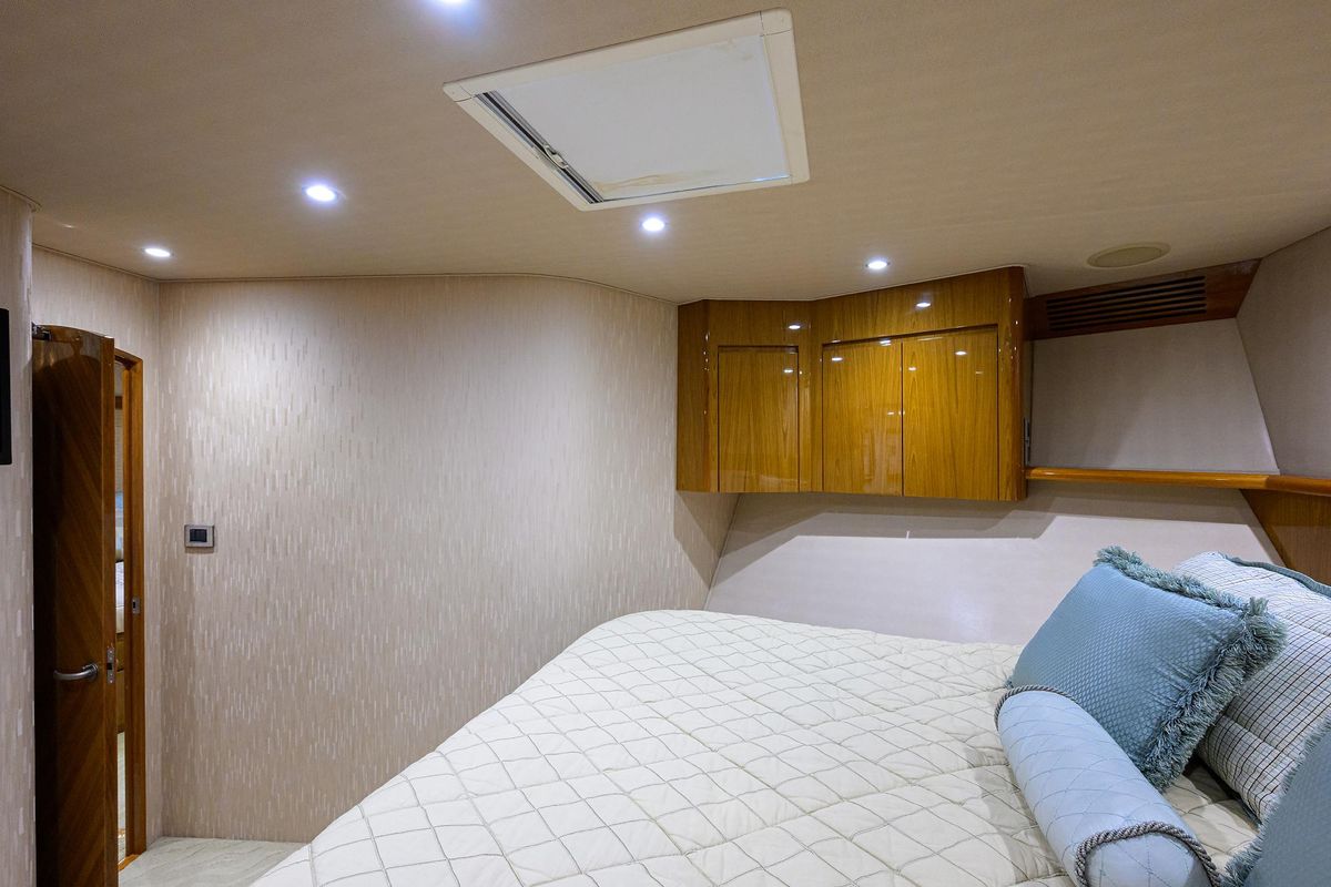 2013 Viking 82 