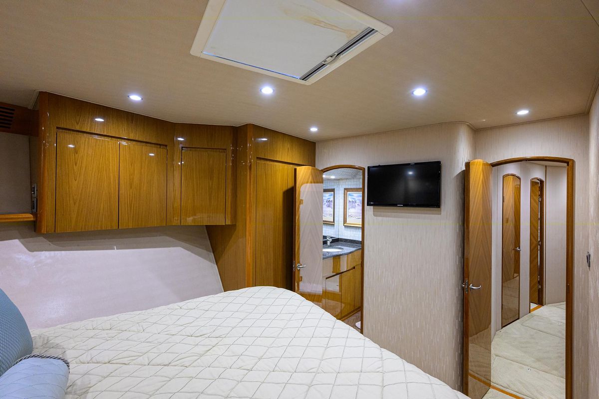 2013 Viking 82 