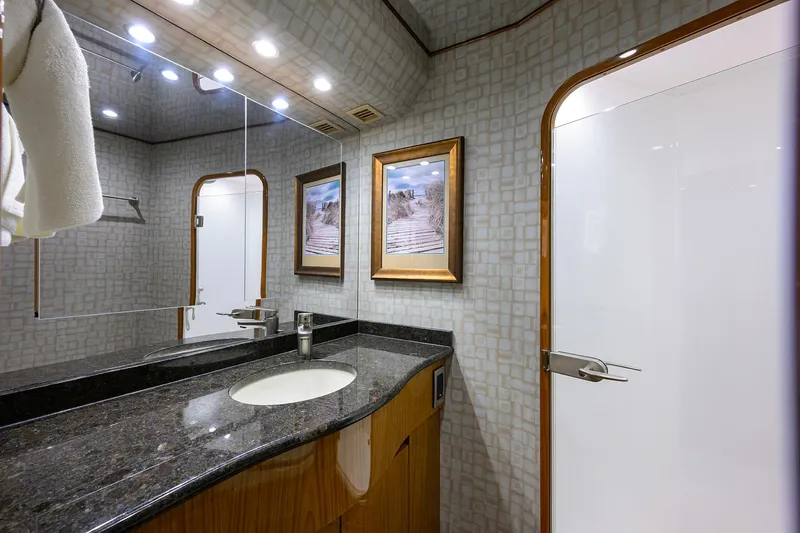 Blu Frog Yacht Photos Pics Viking 82 BLU FROG - Forward Guest Head