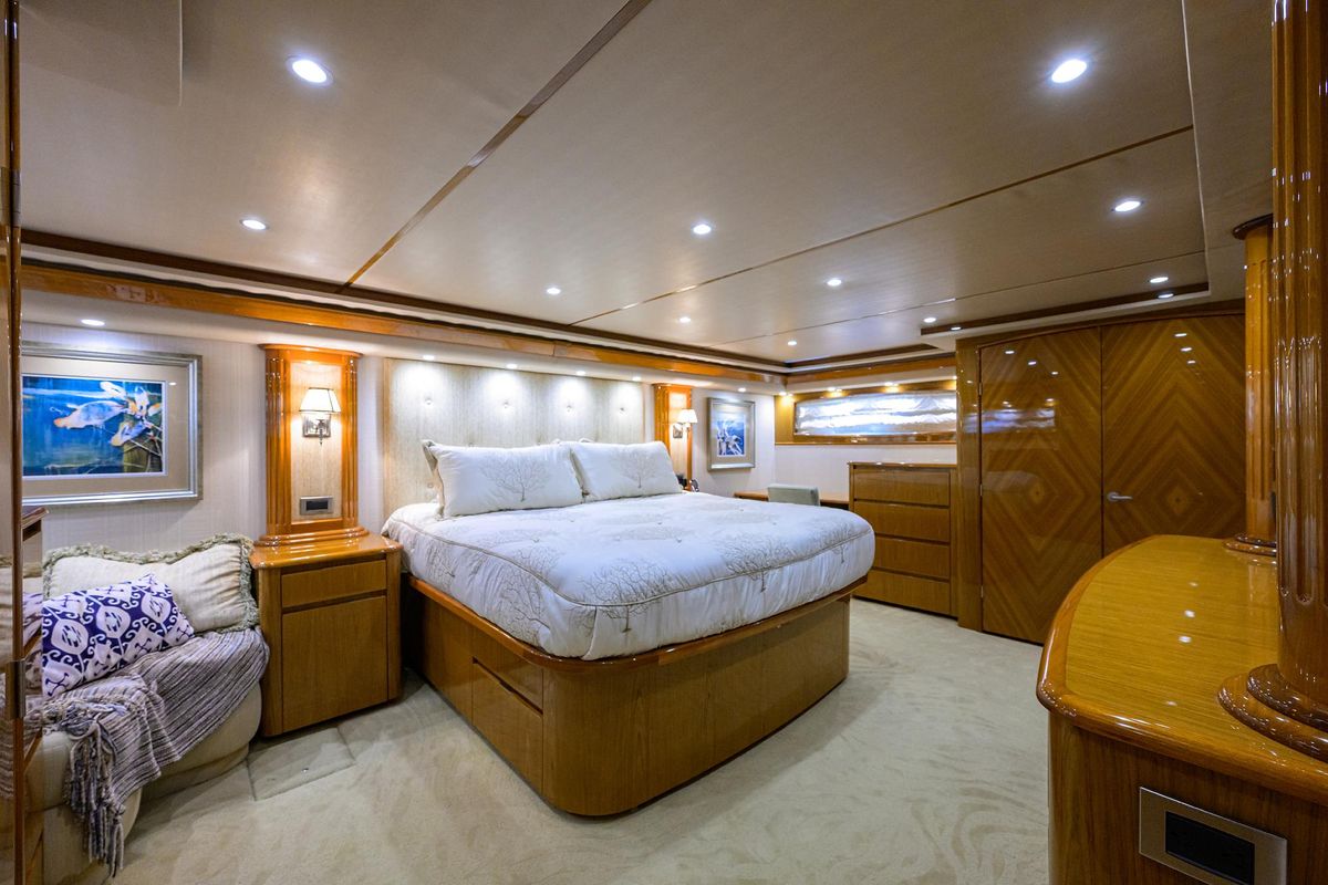 2013 Viking 82 