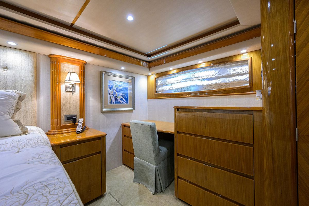 2013 Viking 82 